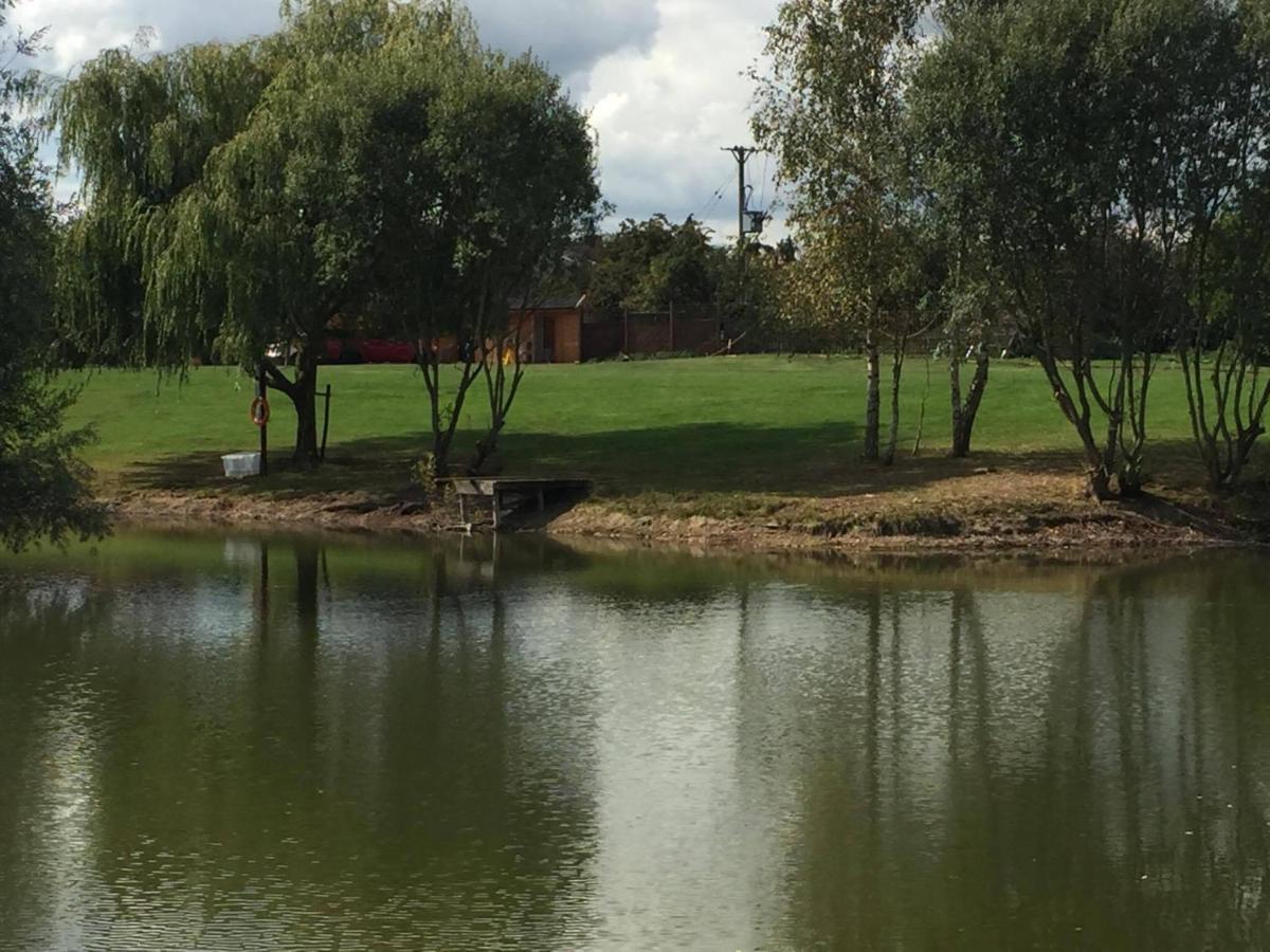 Elton Barn Fishery & Retreat Nottingham Luaran gambar